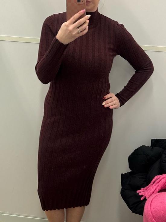 GAP Dresses & Skirts - GAP Ribbed Long Sleeve Midi Dress - Deep Burgundy
